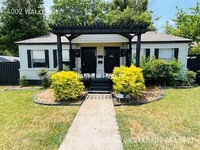 Building Photo - Lovely West Oak Cliff 2-Bedroom 1 Bath Dup...