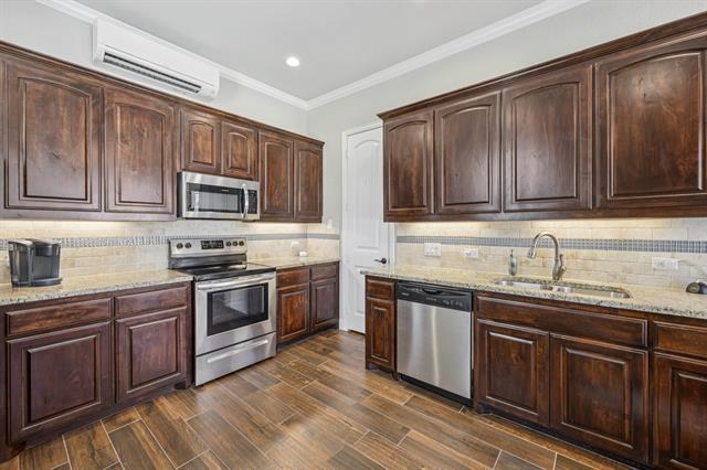 Building Photo - 506 Clear Vista Dr