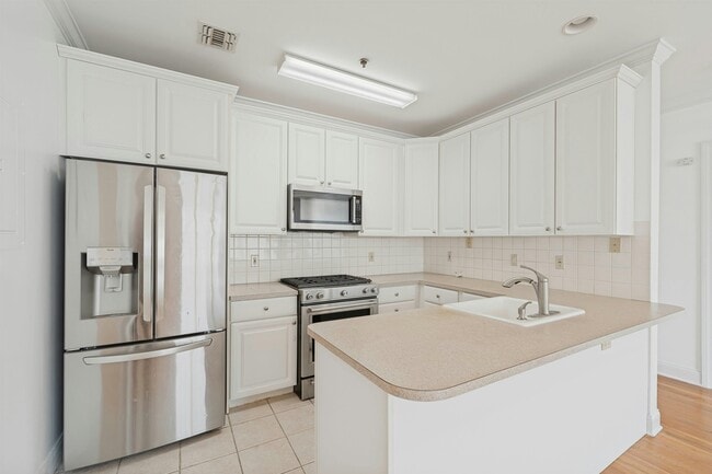 Building Photo - 82 Clinton St