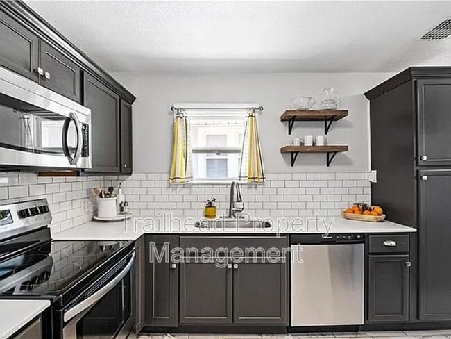 Building Photo - 46 W 74th St