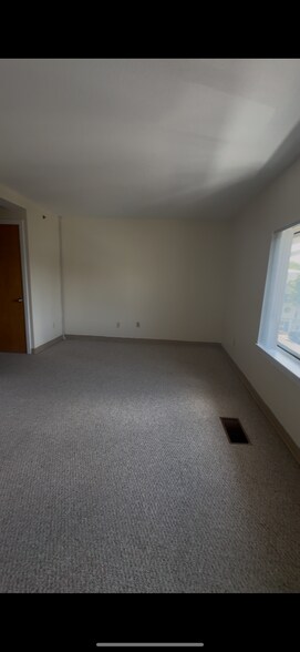 Building Photo - 142 North Beacon St
