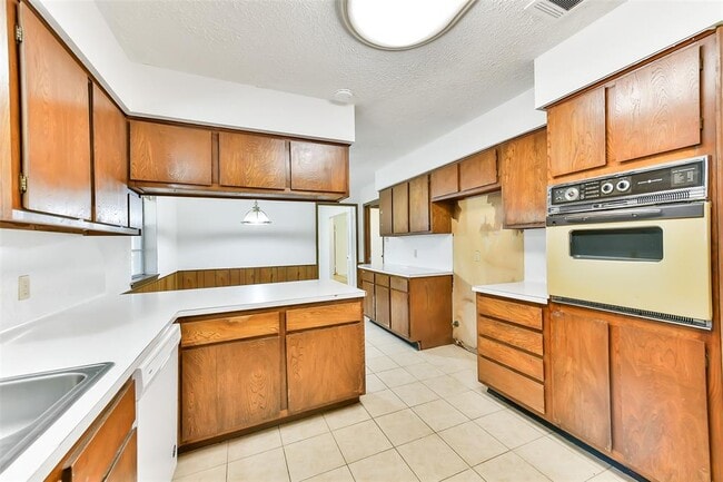 Building Photo - 3405 E Circle Dr