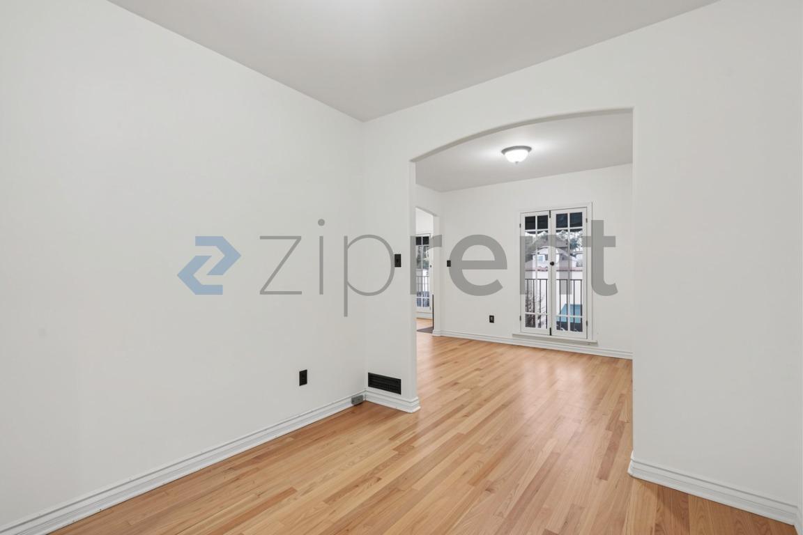 Building Photo - Unit
