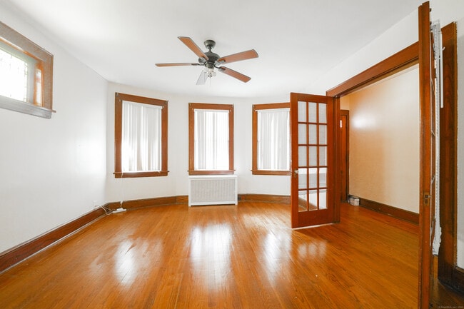 Building Photo - 140 Kent Ave