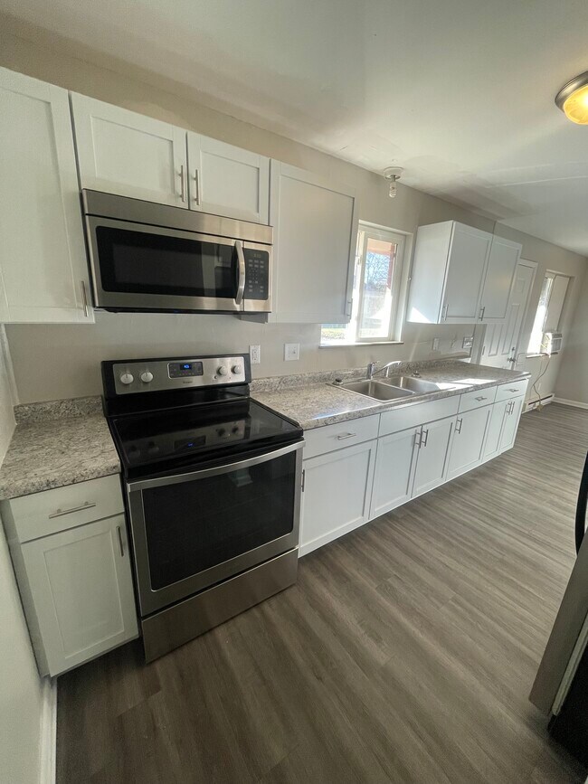 New Kitchen Cabinets, Countertops, and Appliances - 1444 Campbell Ave