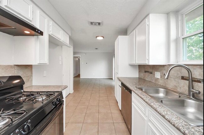 Building Photo - 12610 Chiswick Rd