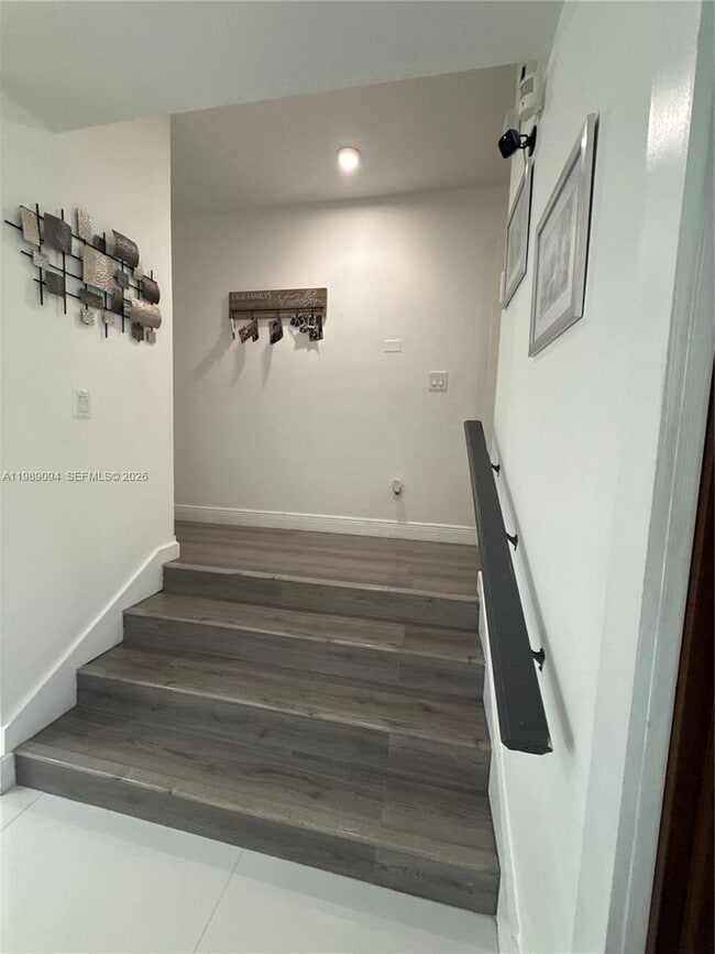 Building Photo - 9495 Dominican Dr