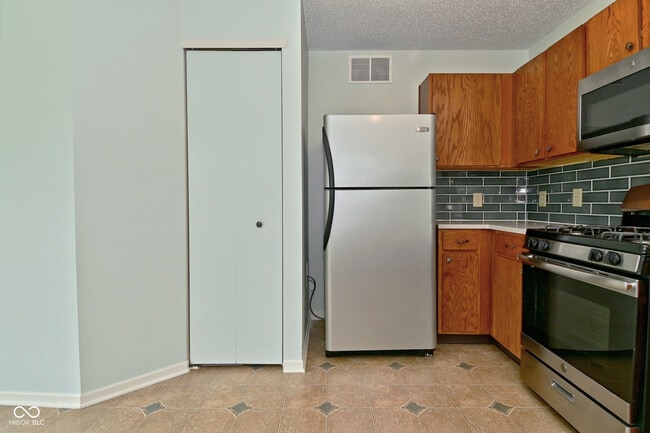Building Photo - 916 Bentgrass Dr
