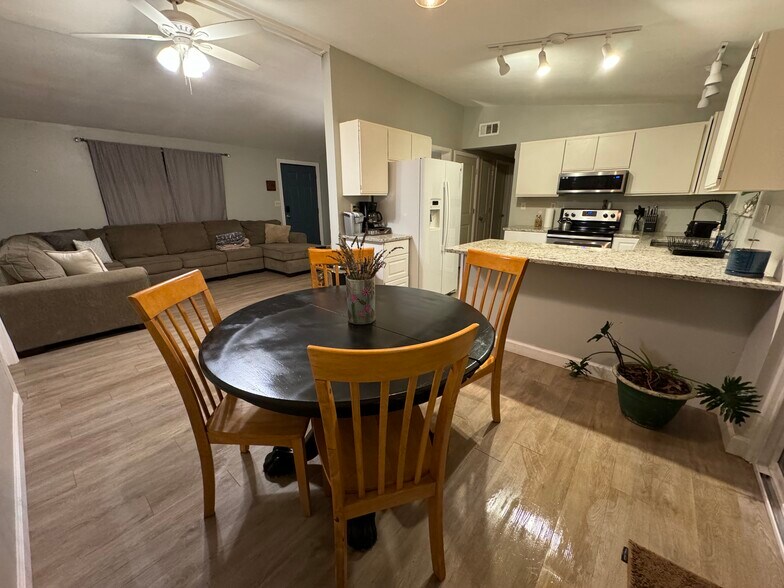 Primary Photo - 4304 Bradley Dr