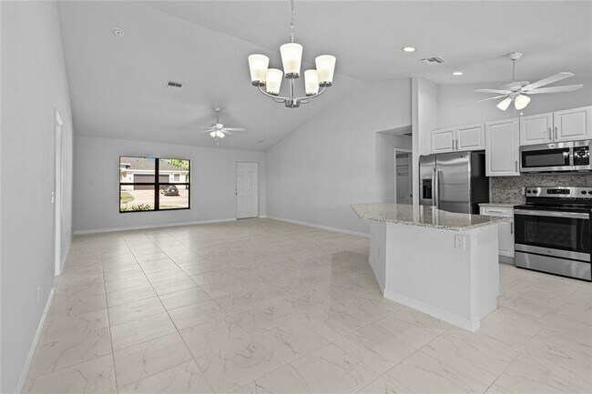 Building Photo - 710 NW 2nd Ln