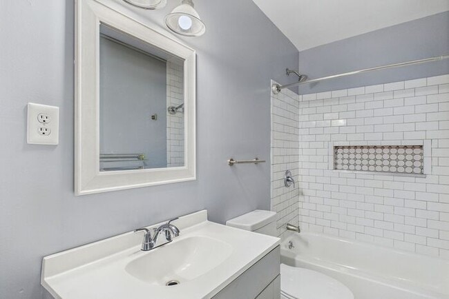 Building Photo - Charming Ranch Home with Bonus Studio & Ou...