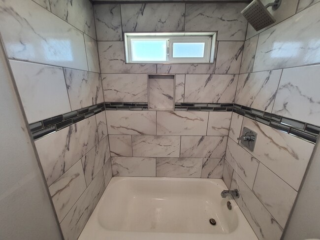 Building Photo - 6538 San Vincente St