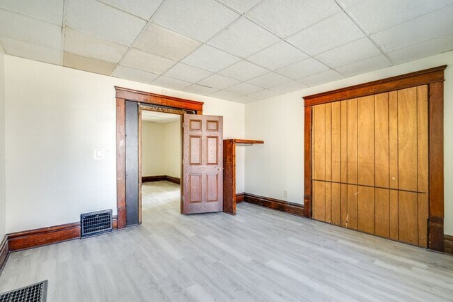 Building Photo - 485 Allyn St