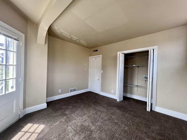 Building Photo - 1303 W 13th St