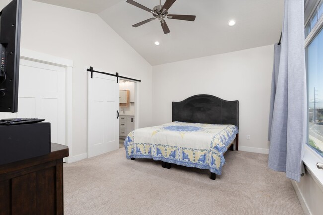 Building Photo - **Charming Home in Provo, UT 84401 – Avail...