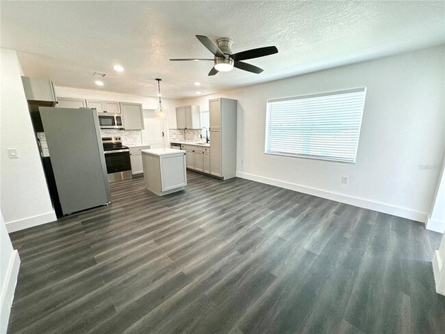 Building Photo - 1417 Ambassador Ave