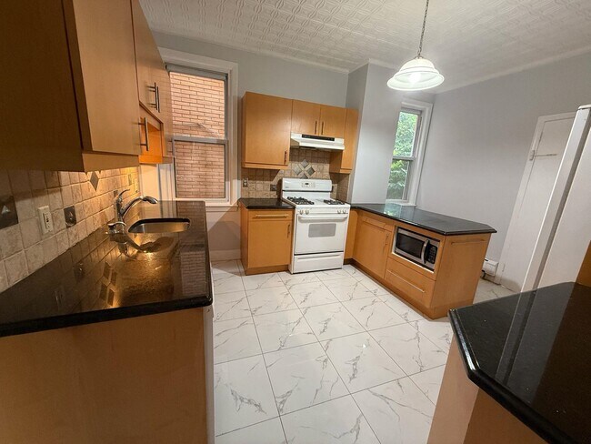 Building Photo - 321 Avenue C