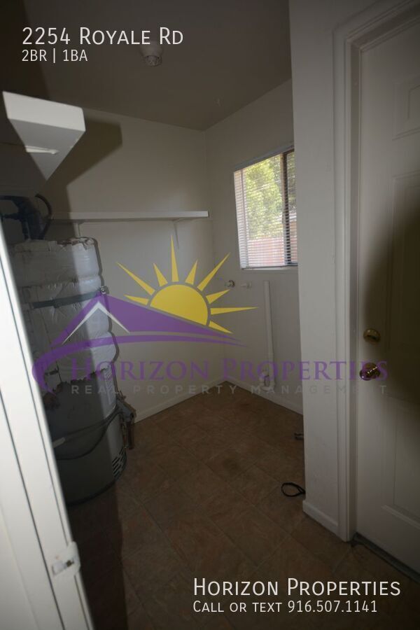 Building Photo - 2254 Royale Rd