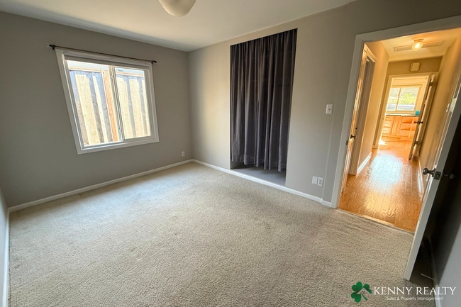 Building Photo - Beautifully Updated 3 Bedroom Home in Sout...