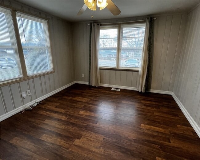 Building Photo - 3012 Cambridge Rd