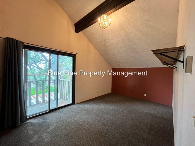 Building Photo - 1190 York Dr