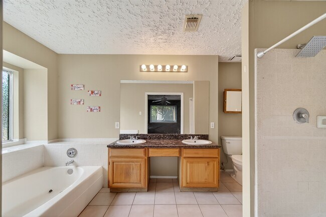 Building Photo - 319 Richvale Ln