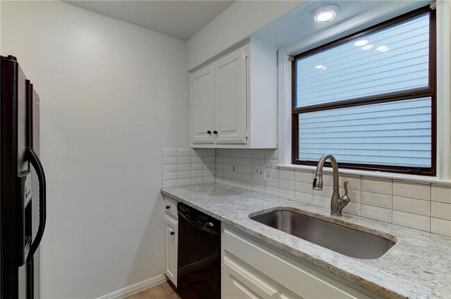 Building Photo - 3306 Foster Ln