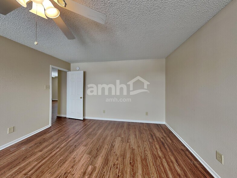 Building Photo - 12440 Rose Haven Dr