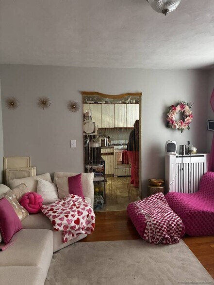 Building Photo - 30 Russell St