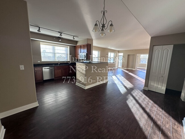 Building Photo - 1 Itasca Pl