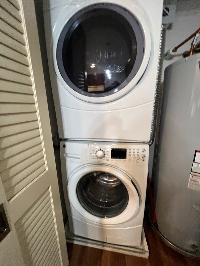 Building Photo - 555 South St