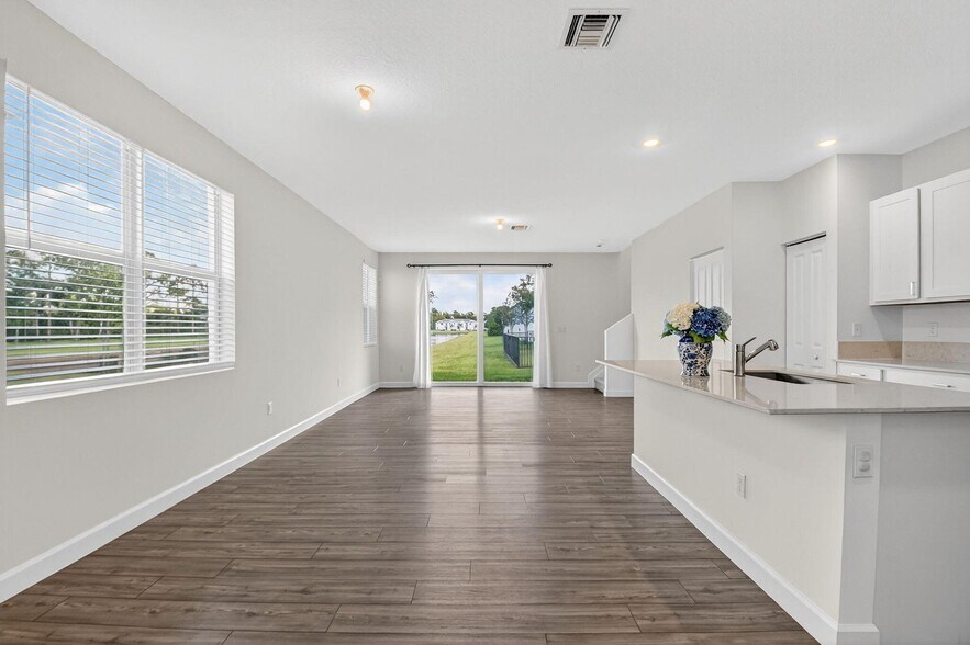 Building Photo - 4645 Meyerson Pl