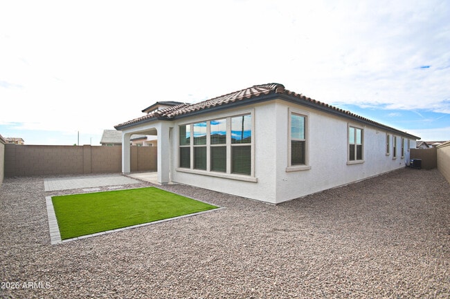 Building Photo - 815 W Finch Dr