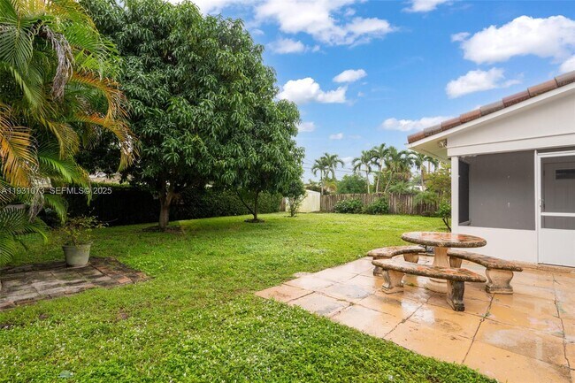 Building Photo - 5340 NE 17th Terrace