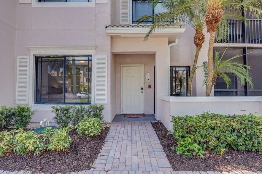 Building Photo - 2803 Sarento Pl