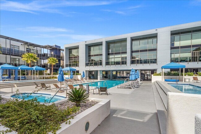 Building Photo - Resort Style Amenities in a Luxury, Modern 2 Bedroom Condo