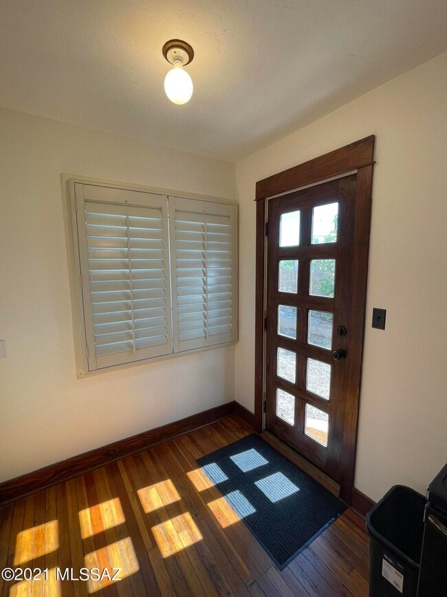 Building Photo - 1041 E Grant Rd