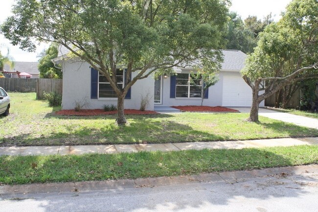 Building Photo - Beautifully updated  2 bed 2 bath home!