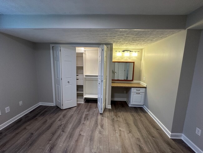 Building Photo - 5990 Edgehill Dr