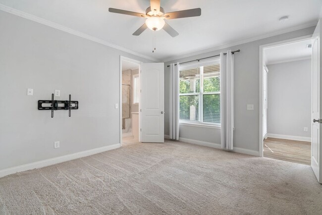 Building Photo - Canterbury Townhome