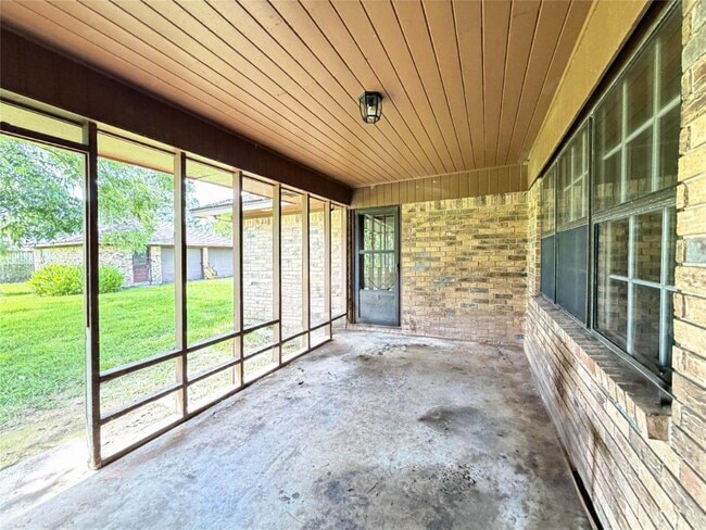 Building Photo - 2603 Brom-Bones Dr
