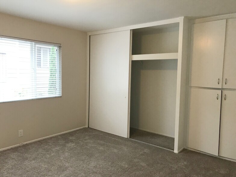 Building Photo - 1126 Cypress Ave