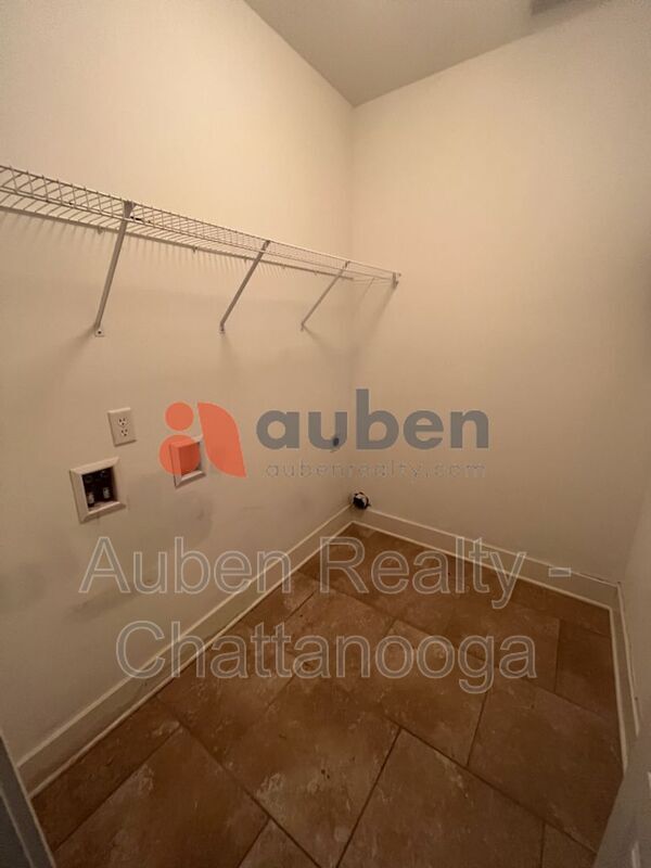 Building Photo - 7302 Klingler Ln