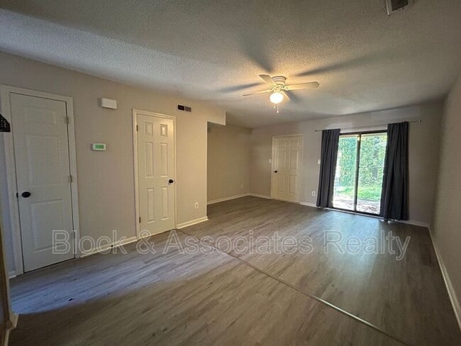 Building Photo - 802 Timberline Dr SE