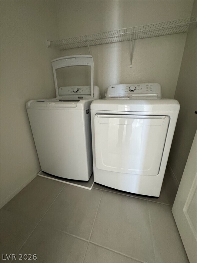 Building Photo - 1505 Little Penguin St