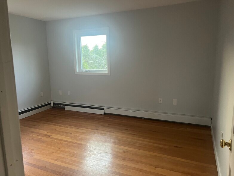 Bedroom #1 - 5 Boiling Spring Ave