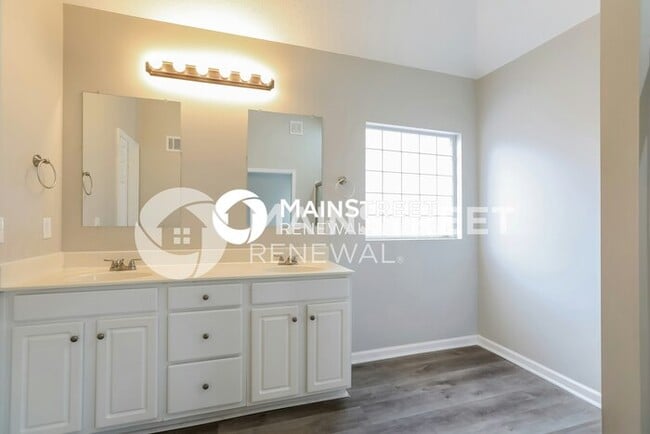Building Photo - 5 Bedroom Pet-Friendly Home in Kansas City...