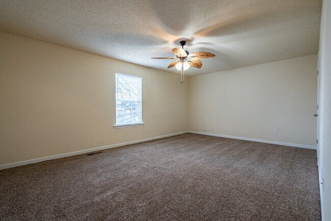 Building Photo - 43 Middlebrook Dr