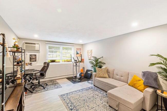 Building Photo - 205 Great Rd