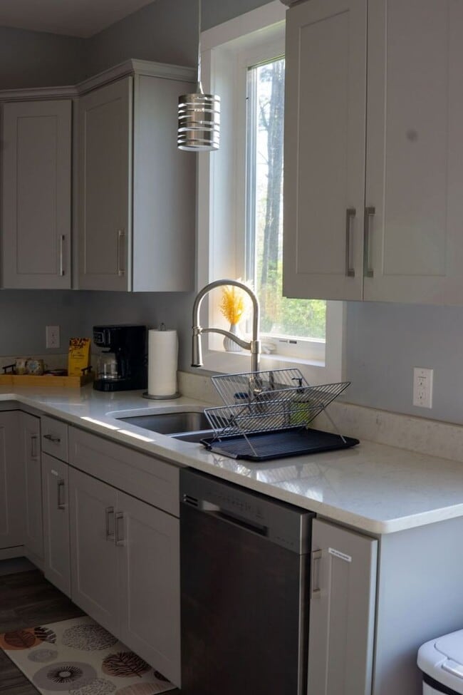 Building Photo - Modern Charm in the Country - Available Un...